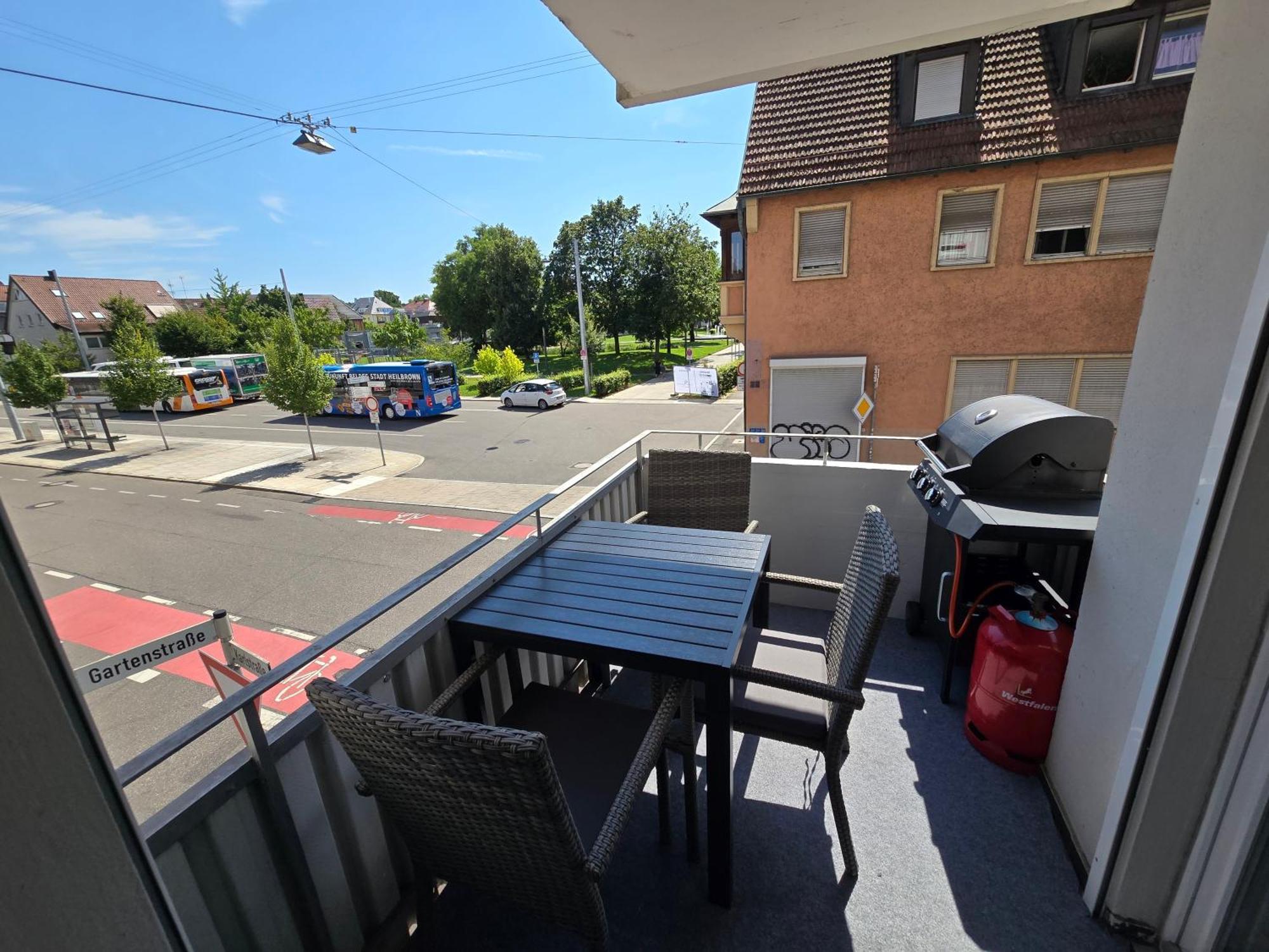 Unter Den Daechern Grillen In Bester Lage Innenstadt Stellplatz Heilbronn Exterior foto